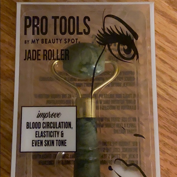 ✨Jade facial roller🦋 - Picture 2 of 8